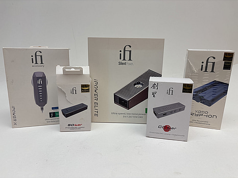 Parti med diverse ljudtillbehör