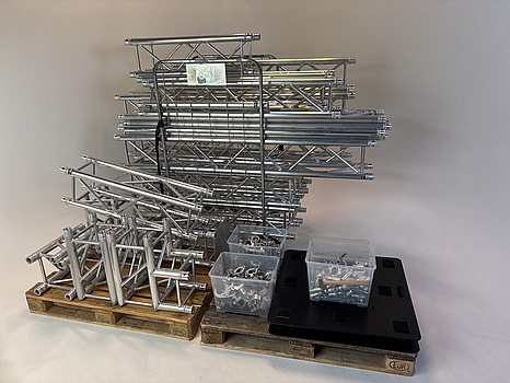 Parti med aluminiumfackverk och tillbehör