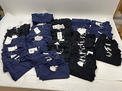 Parti med tröjor och linnen, Boom