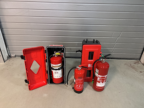 3 st. Brandsläckare inkl. 2 st. brandskåp