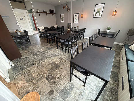 Cafémöbler, belysningar m.m. (Stort parti)