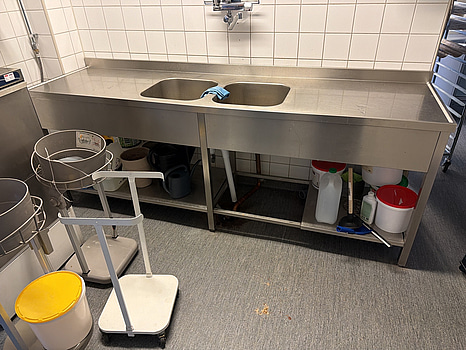 Diskbänk, hylla m.m.