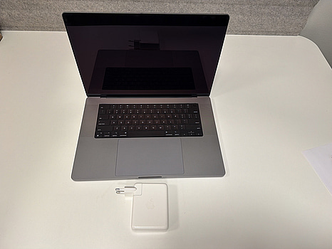 MacBook Pro 16" M1 Pro 2021 16/512GB med engelskt tangentbord, Space gray