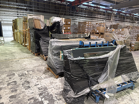 16 pall | Parti med duschväggar & speglar