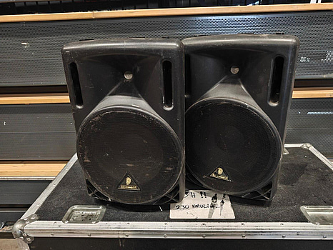 2 st, Aktiv högtalare, Behringer B212A, 2.