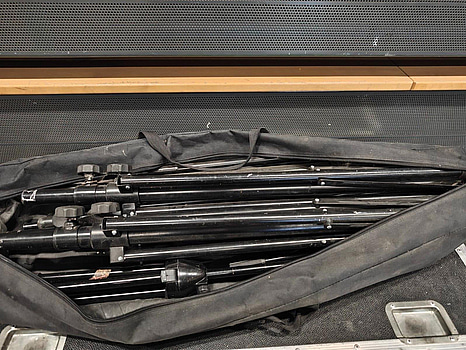 Blandade stativ i väska.