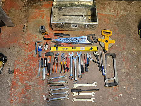 Verktygslåda med div verktyg