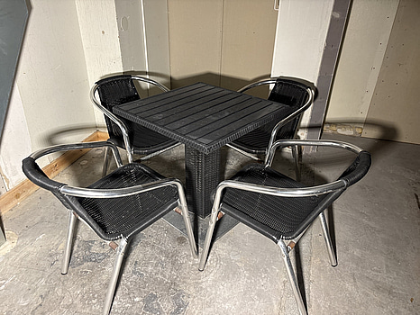 Bord för utomhusbruk, inkl. 4 st. stolar