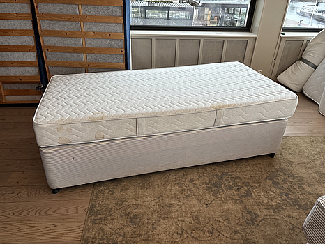 Säng Hypnos inkl. resårbotten