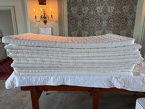 Parti med bäddmadrasser