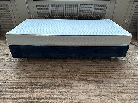 Säng inkl. resårbotten