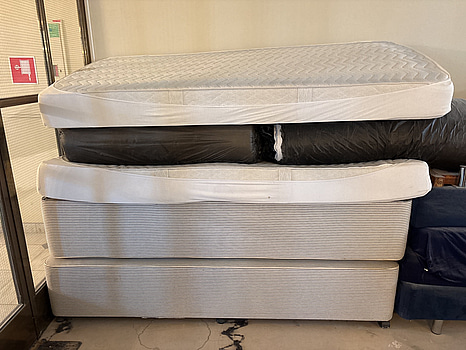 Parti med resorbottnar, bäddmadrasser