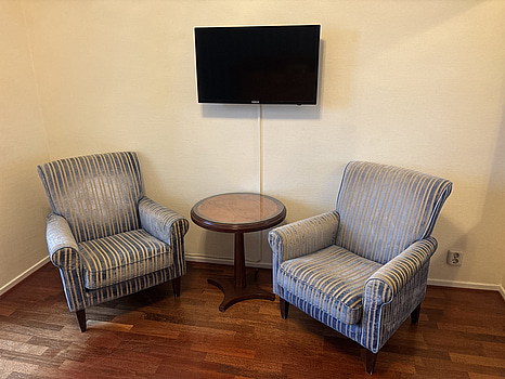 2 st. Fåtöljer inkl. Sidobord Grange