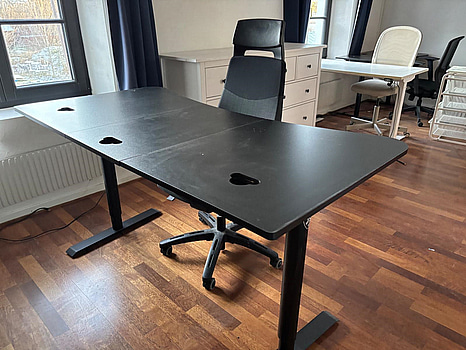 Skrivbord inkl. kontorsstol