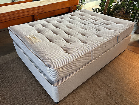 Säng Hypnos inkl. resårmadrass