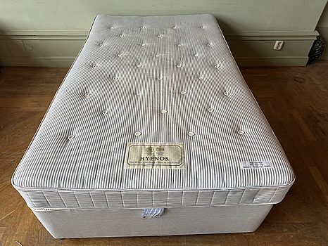 Säng Hypnos inkl. resårmadrass