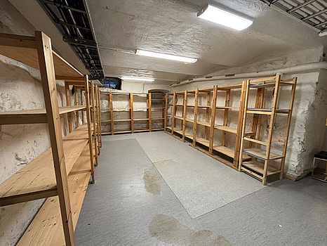 3 st. Sektioner med lagerhyllor + mindre hylla