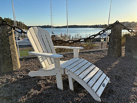 Fåtölj med fotpall Hillerstorp