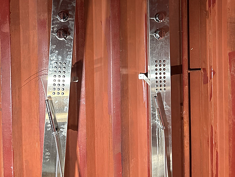 Utomhusdusch - höger i bild