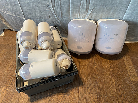 Parti med tvål- och papperhållare Tork