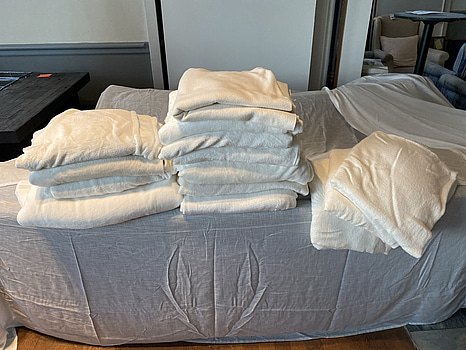 Parti med vita filtar, olika storlekar och material