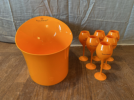 6 st. Flutes samt ishink Verve Clicquot, plast