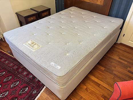 Säng Hypnos inkl. resårmadrass