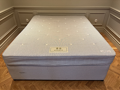 Säng Hypnos inkl. resårmadrass