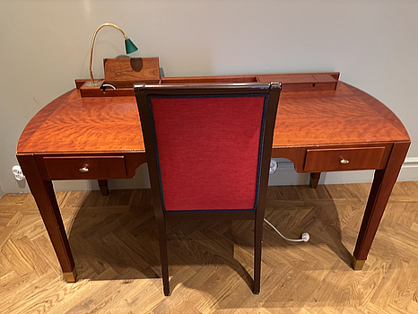 Skrivbord inkl. stol