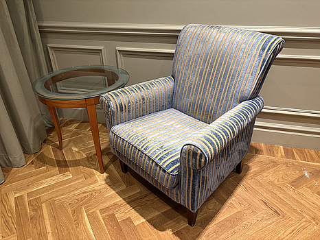 Fåtölj inkl. sidobord