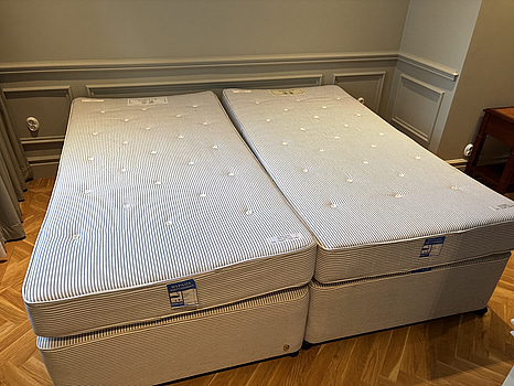 Dubbelsäng Hypnos inkl. resårmadrasser