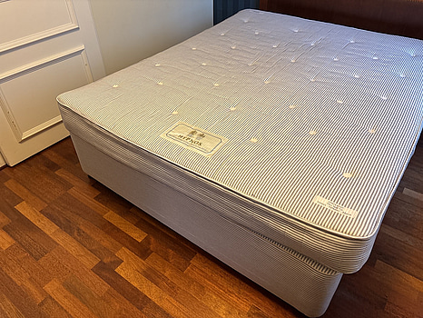 Säng Hypnos inkl. resårmadrass