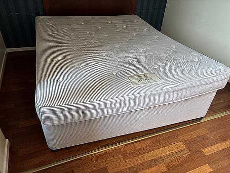 Säng Hypnos inkl. resårmadrass