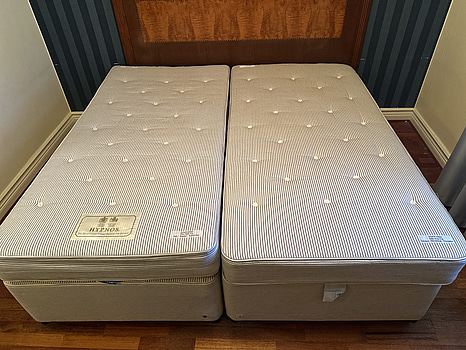 Dubbelsäng Hypnos inkl. resårmadrasser