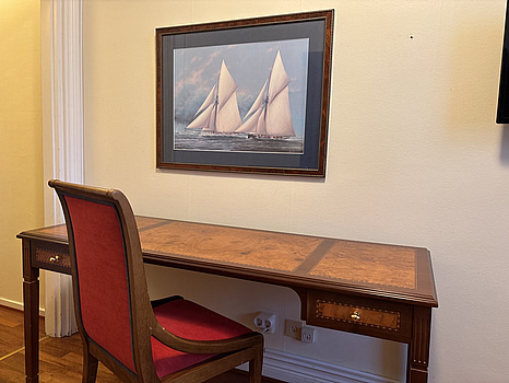 Skrivbord Grange inkl. stol och tavla