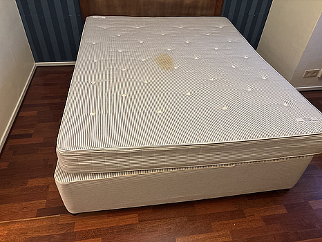 Säng Hypnos inkl. resårmadrass