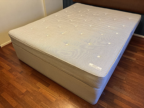 Säng inkl. resårmadrass