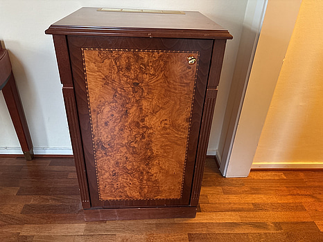 Skåp anpassad för minikyl Grange