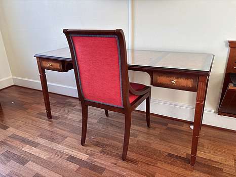 Skrivbord inkl. stol