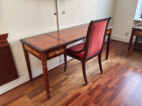 Skrivbord inkl. stol