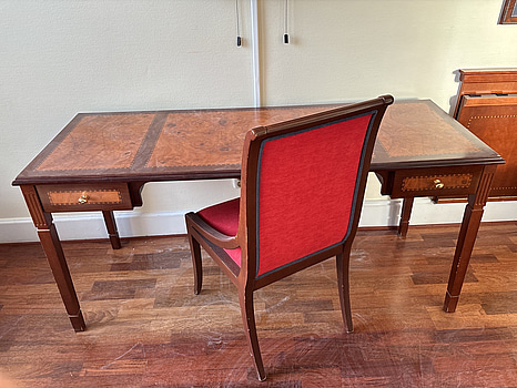 Skrivbord inkl. stol