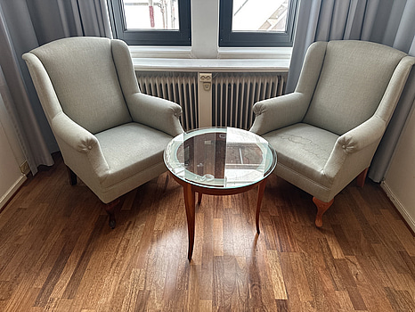 2 st. Fåtöljer inkl. sidobord