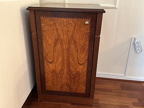 Skåp anpassad för minikyl Grange