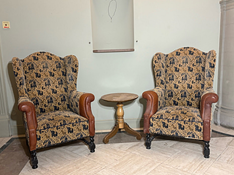 2 st. Fåtöljer - antika, inkl. soffbord