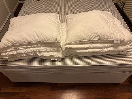 2 st. Täcken och kuddar Amet