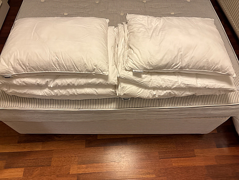 2 st. Täcken och kuddar Amet