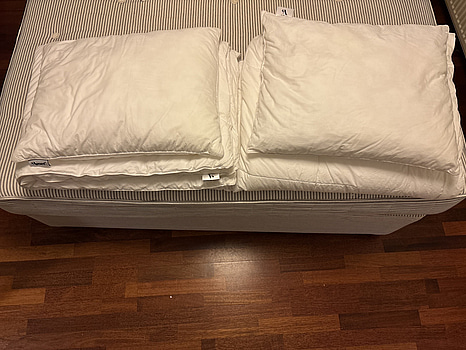 2 st. Täcken och kuddar Amet