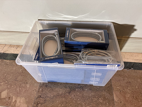 Parti med diverse nya duschslangar