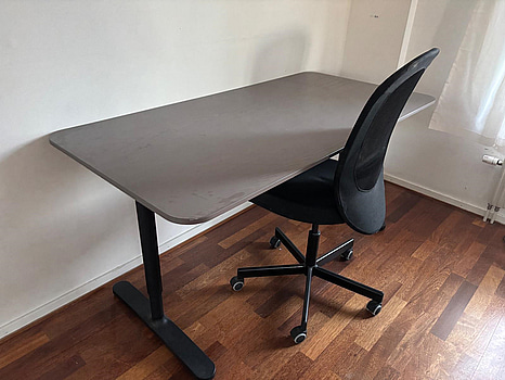 Skrivbord inkl. kontorsstol