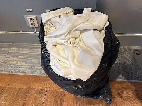 Parti med gardiner, vita